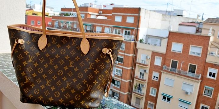 How to Tell Whether Your Designer Purses and Bags Are Fake or Not LV