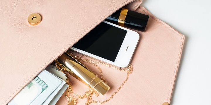 5 Essentials That You Should Have in Your Purse A personal item