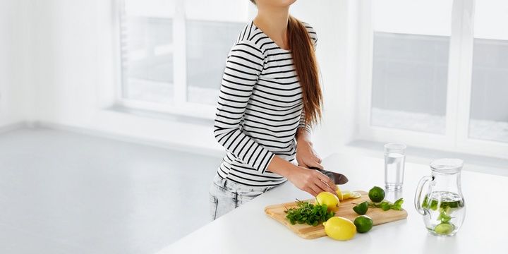 5 Benefits of Drinking Lemon Water Lemon water helps to lose weight