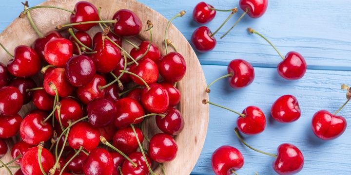 Foods to Eat and Foods to Avoid Before Going to Bed Cherries or Cherry Juice