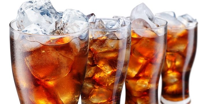 5 Harmful Things People Do to Their Kidneys Drinking Sugary Soda