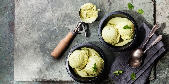 Foods to Eat and Foods to Avoid Before Going to Bed Ice-cream