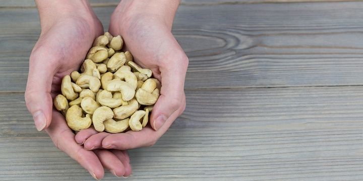 6 Fantastic Properties of Cashew Nuts to Help You Become More Beautiful Cashews Maintain Heart Health