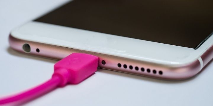 4 Mistakes iPhone Owners Make When Charging the Device Buying third party chargers