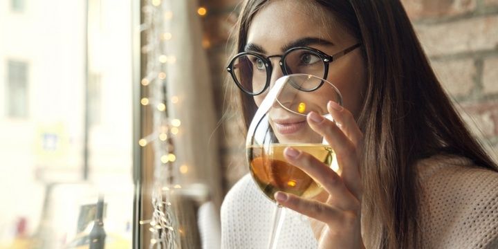 4 Evening Habits That Reduce Your Metabolism Drinking alcohol