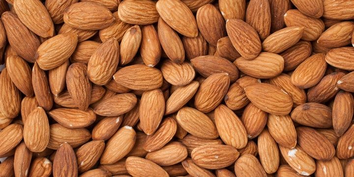 7 Foods to Stimulate Your Body to Gain Lean Mass Almonds