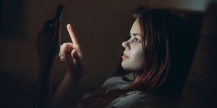 5 Night Procedures for Beautiful Skin There is no place for your phone and computer in the bedroom