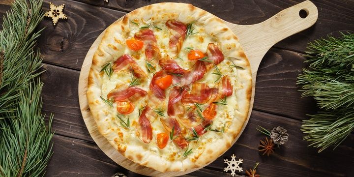7 Joyful and Creative Ideas for Christmas Ordering a special pizza