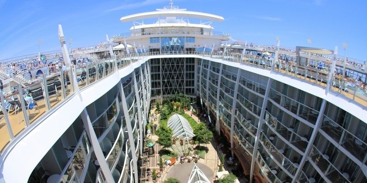 6 Ocean Liners Famous for Their Luxurious Facilities Oasis of the Seas