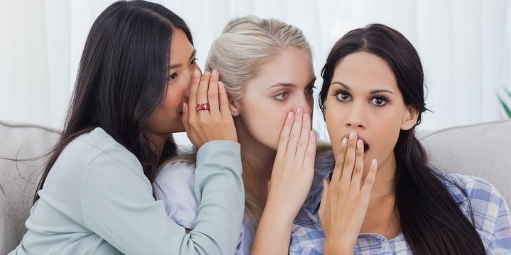7 Bad Habits Women Have That Men Hate Gossiping